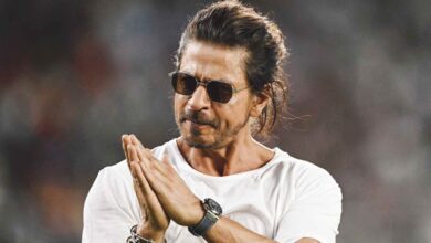 Photo of IPL में बांग्लादेशी खिलाड़ी की एंट्री पर बवाल: आगरा में हिंदू महासभा नेता ने शाहरुख खान को लेकर दिया विवादित बयान