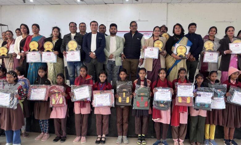 मीना मंच, पावर एंजेल और सेल्फ एस्टीम कार्यक्रमों में उत्कृष्ट प्रदर्शन करने वाले छात्र और शिक्षक हुए सम्मानित 1 photo 26