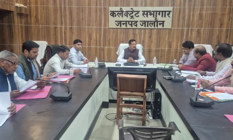 जालौन: जिला पुस्तकालयों के सुदृढ़ीकरण को लेकर जिलाधिकारी ने की समीक्षा, जीआईसी परिसर में बनेगी मॉडल लाइब्रेरी 1 photo 9 1 1