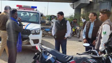 Photo of सड़क सुरक्षा माह: जालौन में उप परिवहन आयुक्त का औचक निरीक्षण, 55 वाहनों के चालान