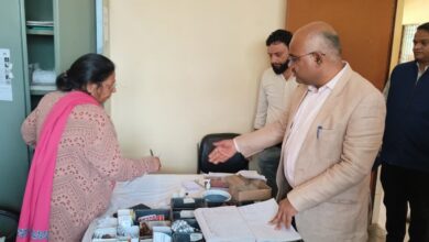 Photo of कानपुर : डीएम ने किया पीएचसी उत्तरीपुरा का औचक निरीक्षण, मेडिकल ऑफिसर सहित चार स्वास्थ्यकर्मी मिले अनुपस्थित