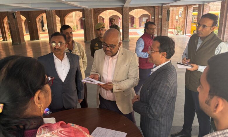 जिलाधिकारी का बूथ निरीक्षण कार्यक्रम।