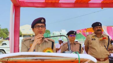 Photo of कानपुर देहात: एसपी श्रद्धा नरेन्द्र पाण्डेय ने माती स्टेडियम में किया 28वीं अन्तर जनपदीय पुलिस हैण्डबॉल प्रतियोगिता का भव्य शुभारम्भ; अमन यात्रा लाइव की रिपोर्ट