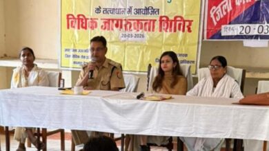 Photo of कानपुर देहात: जेल की सलाखों के पीछे पहुंचा न्याय सचिव नूपुर श्रीवास्तव ने बंदियों को सिखाए कानून के पाठ