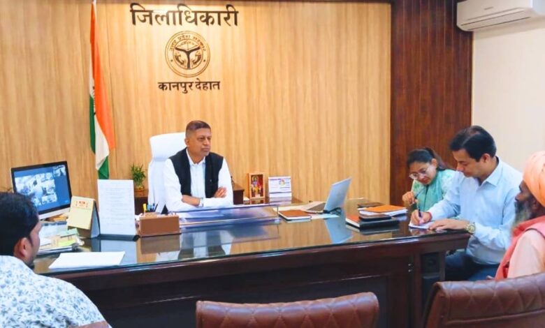 जिलाधिकारी कपिल सिंह जनसुनवाई कार्यक्रम।