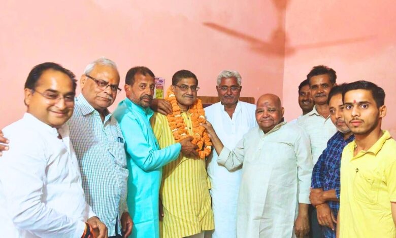 कानपुर देहात: नगर पंचायत रूरा के लिए नामित सभासद दिनेश पालीवाल को बधाई देने पहुंचे रवि शुक्ला 3 नगर पंचायत रूरा सभासद सम्मान समारोह