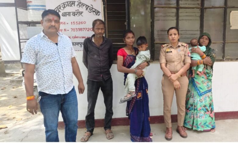पुलिस ने बच्चे को माता पिता से मिलाया