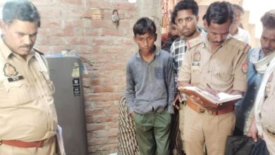 Photo of कानपुर देहात: मजदूर ने घर के भीतर फांसी लगाकर की आत्महत्या, परिजन बेहाल