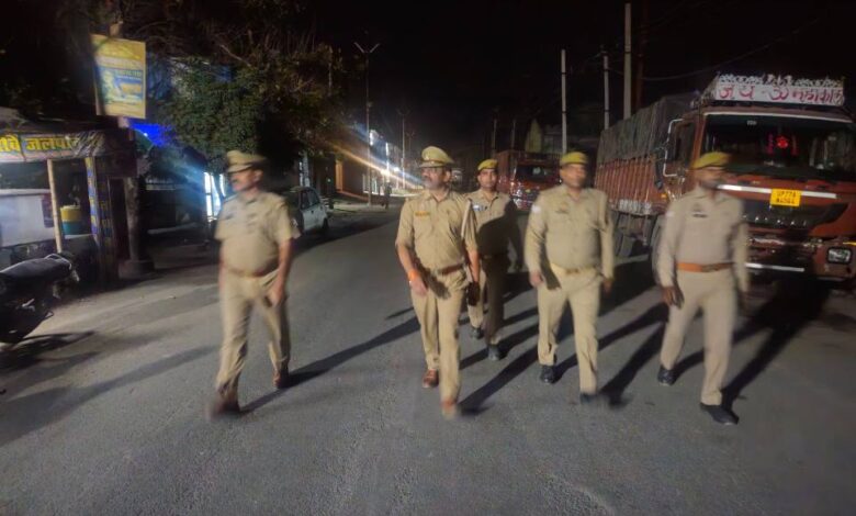 कानून व्यवस्था के दृष्टिगत रनियां पुलिस ने की पैदल गश्त 1 रनिया पुलिस का पैदल मार्च