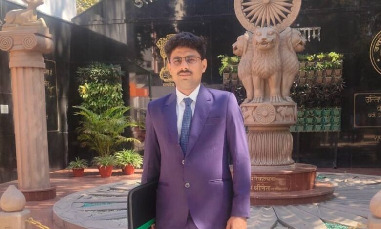 कानपुर देहात: डेरापुर तहसील के लेखपाल अविनाश मिश्रा बने जेल अधीक्षक, स्टाफ में खुशी की लहर 1 लेखपाल अविनाश मिश्रा यूपीपीसीएस चयन