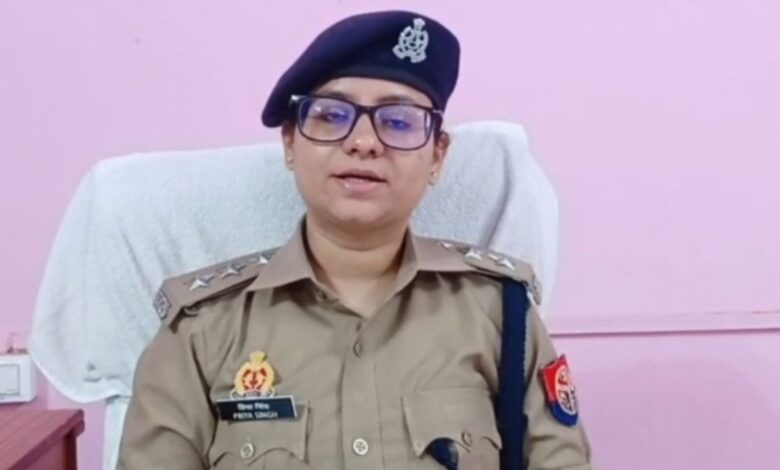 सीओ सिकंदरा प्रिया सिंह जानकारी देती हुई