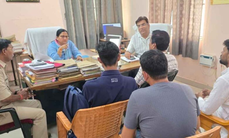 सारथी भवन कानपुर देहात में परिवहन विभाग की बैठक।