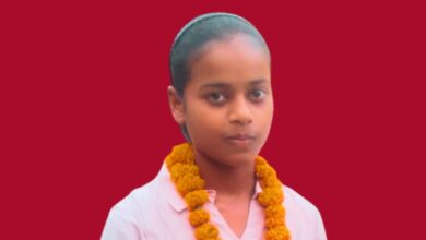 Photo of बेटियां किसी से कम नहीं! औरैया की आरुषि ने 92% अंकों के साथ रचा इतिहास, गांव में मना जश्न!