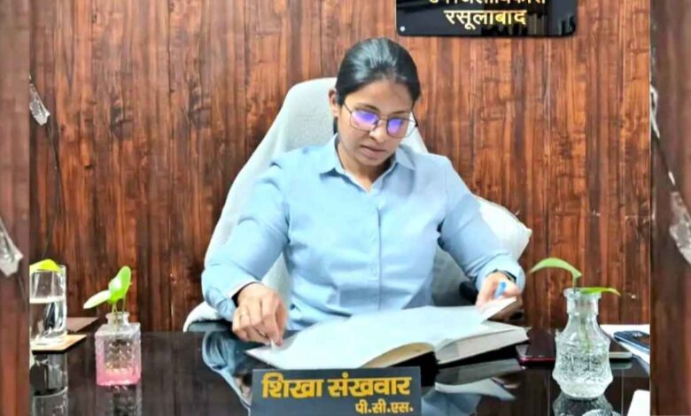 रसूलाबाद तहसील में कार्यभार ग्रहण करतीं उपजिलाधिकारी शिखा संखवार और कार्यालय का निरीक्षण।