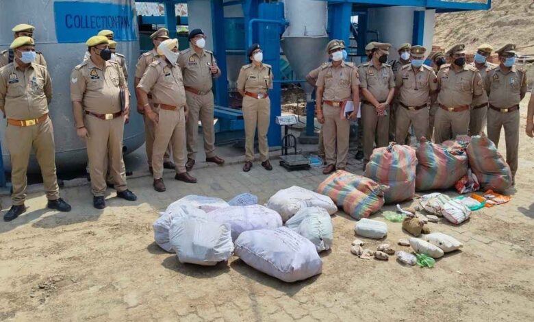 पुलिस अधीक्षक की मौजूदगी में नशीले पदार्थों को नष्ट करती ड्रग डिस्पोजल कमेटी