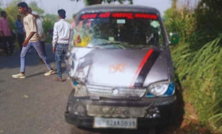 शिवली सड़क हादसे में क्षतिग्रस्त ऑटो और कार