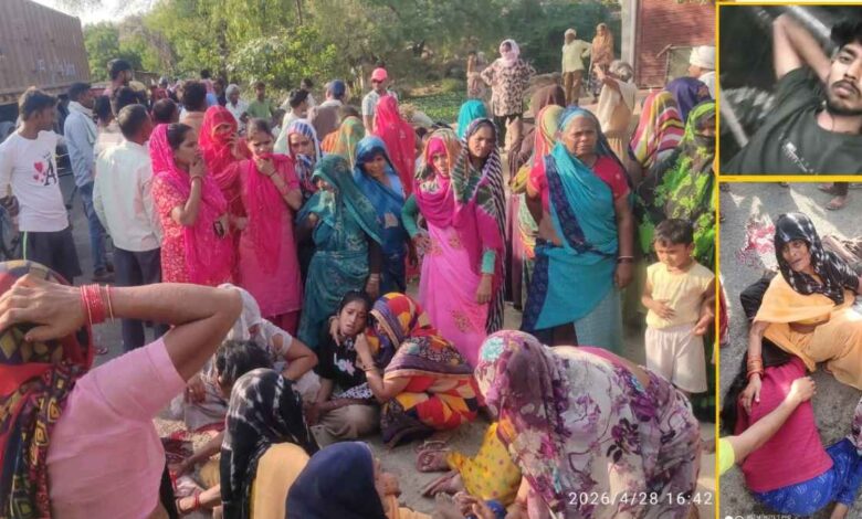 घाटमपुर में सड़क हादसे के बाद जुटी भीड़ और पुलिस