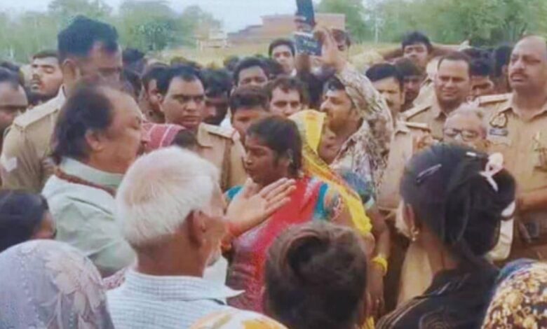 कानपुर देहात में कंटेनर चालक का संदिग्ध परिस्थितियों में पेड़ से लटका मिला शव 1 चालक का संदिग्ध परिस्थितियों में पेड़ से लटका मिला शव