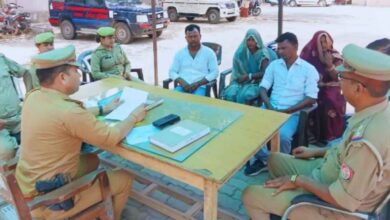 Photo of कानपुर देहात: रूरा में थाना प्रभारी सुधीर भारद्वाज ने सुनी शिकायतें