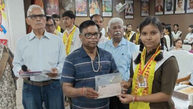 Photo of कानपुर: गरीब एवं मेधावी छात्रों को ₹1.65 लाख की छात्रवृत्ति वितरित