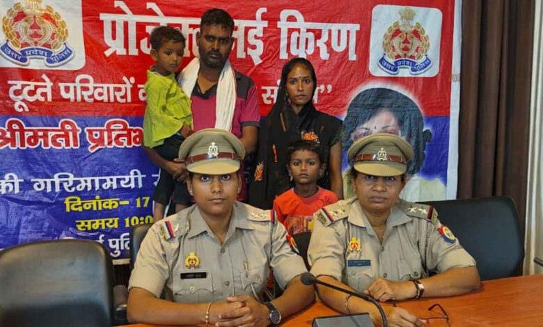 कानपुर देहात पुलिस लाइन में नई किरण प्रोजेक्ट के तहत समझौता करते दंपति।