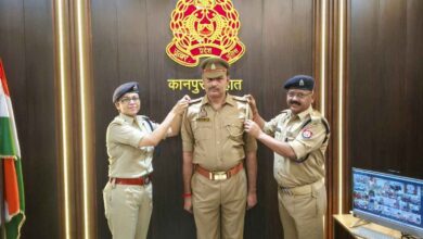 Photo of कानपुर देहात न्यूज: उपनिरीक्षक देवनारायण द्विवेदी बने निरीक्षक, एसपी श्रद्धा नरेन्द्र पाण्डेय ने कंधों पर सितारे सजाकर बढ़ाया उत्साह