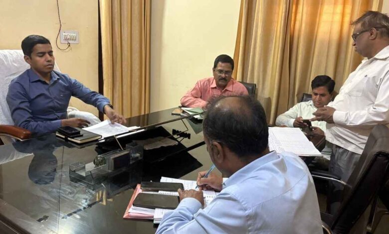 मलासा ब्लॉक का औचक निरीक्षण करते सीडीओ