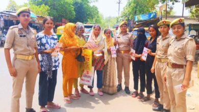 Photo of अब बेटियाँ नहीं रहेंगी मौन: कानपुर देहात पुलिस ने बाजारों में सिखाया सुरक्षा का ‘शक्ति मंत्र’।