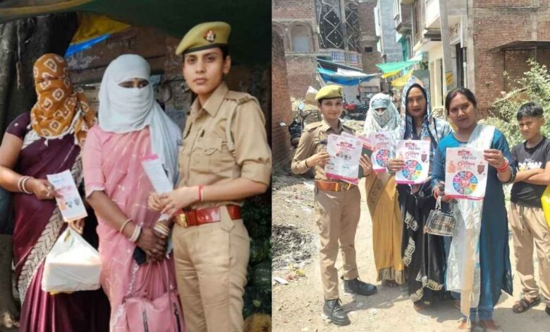 कानपुर देहात में मिशन शक्ति अभियान के तहत महिलाओं को जागरूक करती पुलिस टीम
