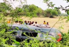 Photo of कानपुर देहात: रसूलाबाद में तेज रप्तार कार अनियंत्रित होकर खड्ड में पलटी