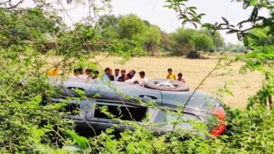 Photo of कानपुर देहात: रसूलाबाद में तेज रप्तार कार अनियंत्रित होकर खड्ड में पलटी