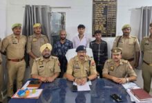 Photo of कानपुर देहात: सर्राफा व्यापारी से लूट करने वाले बुलेट सवार 3 बदमाश गिरफ्तार, पुलिस टीम को 10 हजार का इनाम