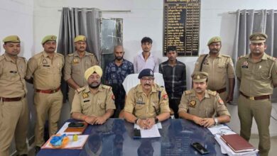 Photo of कानपुर देहात: सर्राफा व्यापारी से लूट करने वाले बुलेट सवार 3 बदमाश गिरफ्तार, पुलिस टीम को 10 हजार का इनाम