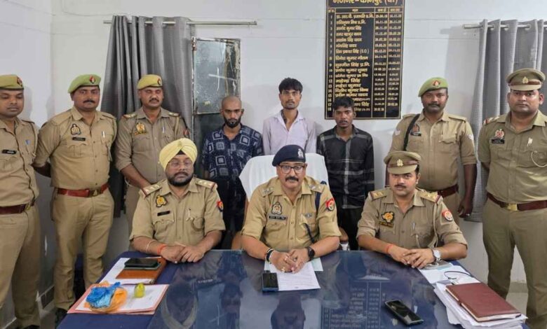 गजनेर पुलिस की गिरफ्त में लूट के तीन आरोपी और बरामद सामान