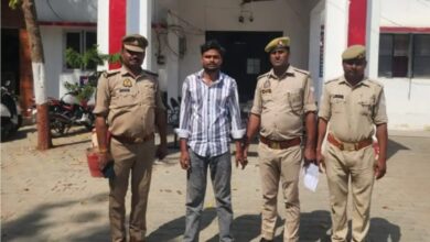 Photo of कानपुर देहात में एस सी,एस टी मामले में फरार आरोपी को पुलिस ने दबोचा,भेजा जेल