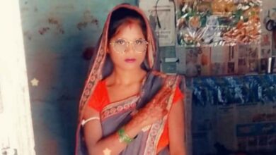 Photo of कानपुर देहात: बरौर में संदिग्ध परिस्थितियों में फांसी पर लटका मिला विवाहिता का शव,ससुरालियों पर मारपीट व हत्या का आरोप