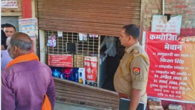 Photo of बेखौफ चोरों का तांडव: कानपुर देहात में शराब ठेके का शटर चीरकर उड़ा ले गए ‘मधुशाला’