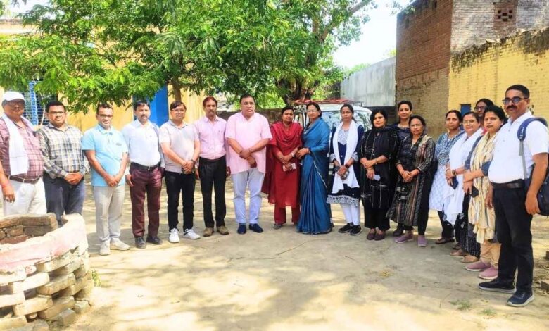 Teachers meeting in Kanpur Dehat against TET mandate