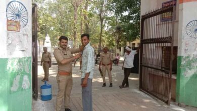 Photo of कानपुर देहात: पुखरायां में सुरक्षा के कड़े पहरे के बीच होमगार्ड भर्ती परीक्षा शुरू रामस्वरूप ग्राम उद्योग इंटर कॉलेज में परीक्षार्थियों का जमावड़ा