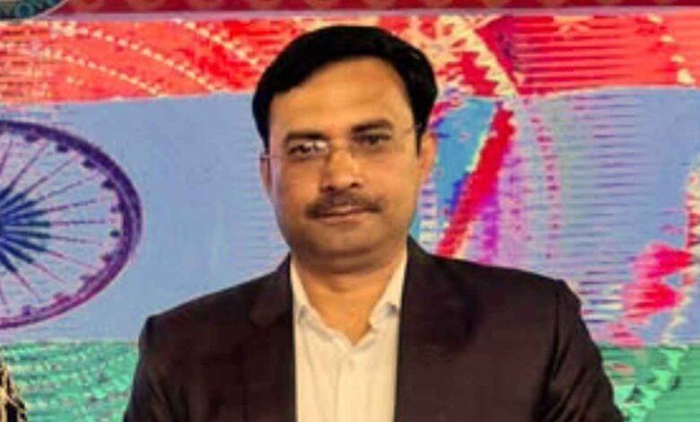 उत्तर प्रदेश शासन द्वारा जारी जिला बेसिक शिक्षा अधिकारी के स्थानांतरण का आधिकारिक कार्यालय आदेश पत्र