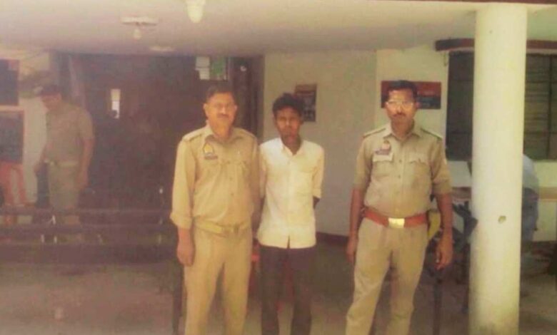 थाना बरौर पुलिस की गिरफ्त में दहेज हत्या का आरोपी।