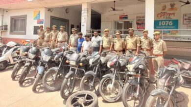 Photo of कानपुर में शातिर वाहन चोर गिरोह का भंडाफोड़: नौबस्ता पुलिस ने 3 बदमाशों को दबोचा, 13 दोपहिया वाहन बरामद