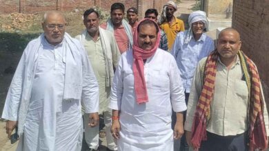 Photo of कानपुर देहात: सपा नेता नरेंद्र पाल सिंह मनु ने शाहजहांपुर निनाया और जिठरौली में शोक संतप्त परिवारों को बंधाया ढांढस