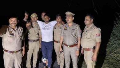 Photo of कानपुर देहात में पुलिस मुठभेड़: महिला से कुंडल छीनने वाला शातिर अपराधी राहुल पैर में गोली लगने से गिरफ्तार