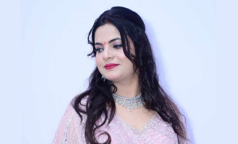 झांसी में नवविवाहिता की मौत के बाद मौके पर जांच करती पुलिस टीम।