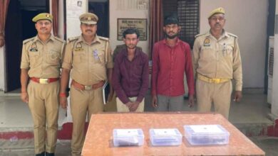 Photo of कानपुर देहात में बुआ बताकर छुए पैर, फिर बाइक पर बैठाकर उड़ा दिए कान के बाले: रूरा पुलिस ने ऐसे दबोचे दो कलयुगी ठग