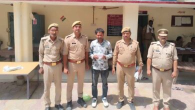 Photo of कानपुर देहात: मंदिर का पता पूछकर महिलाओं को निशाना बनाने वाले गिरोह का भंडाफोड़, एक दबोचा
