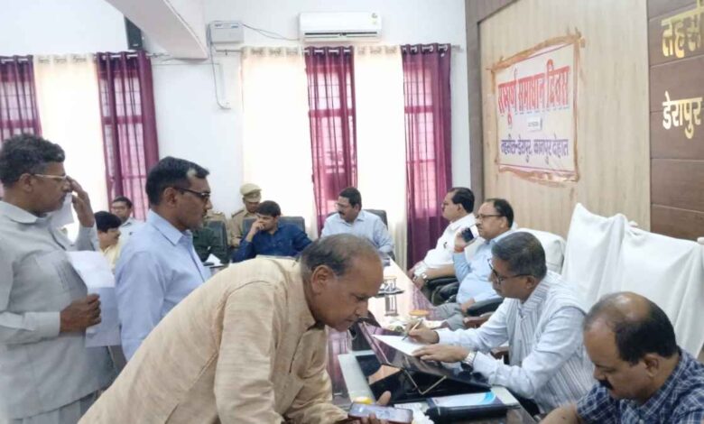 कानपुर देहात: डेरापुर में जिलाधिकारी कपिल सिंह ने सुनीं जन शिकायतें, अधिकारियों को दिए निस्तारण के निर्देश 1 संपूर्ण समाधान दिवस डेरापुर