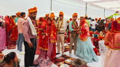 Photo of कानपुर : 98 जोड़ों का सामूहिक विवाह संपन्न, श्रमिक परिवारों को मिला सामाजिक व आर्थिक संबल