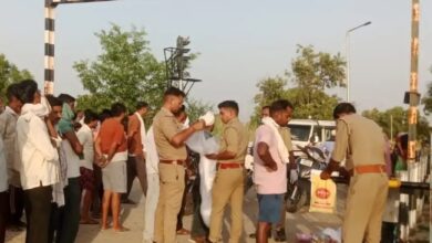 पुखरायां में ट्रेन की चपेट में आकर युवक की मौत, परिजनों में मचा कोहराम 9 Photo of पुखरायां में ट्रेन की चपेट में आकर युवक की मौत, परिजनों में मचा कोहराम